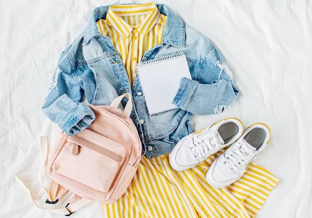 https://www.ohmybabybrain.com/wp-content/uploads/2022/05/Capsule-Wardrobe-for-stay-at-home-mom-3.jpg